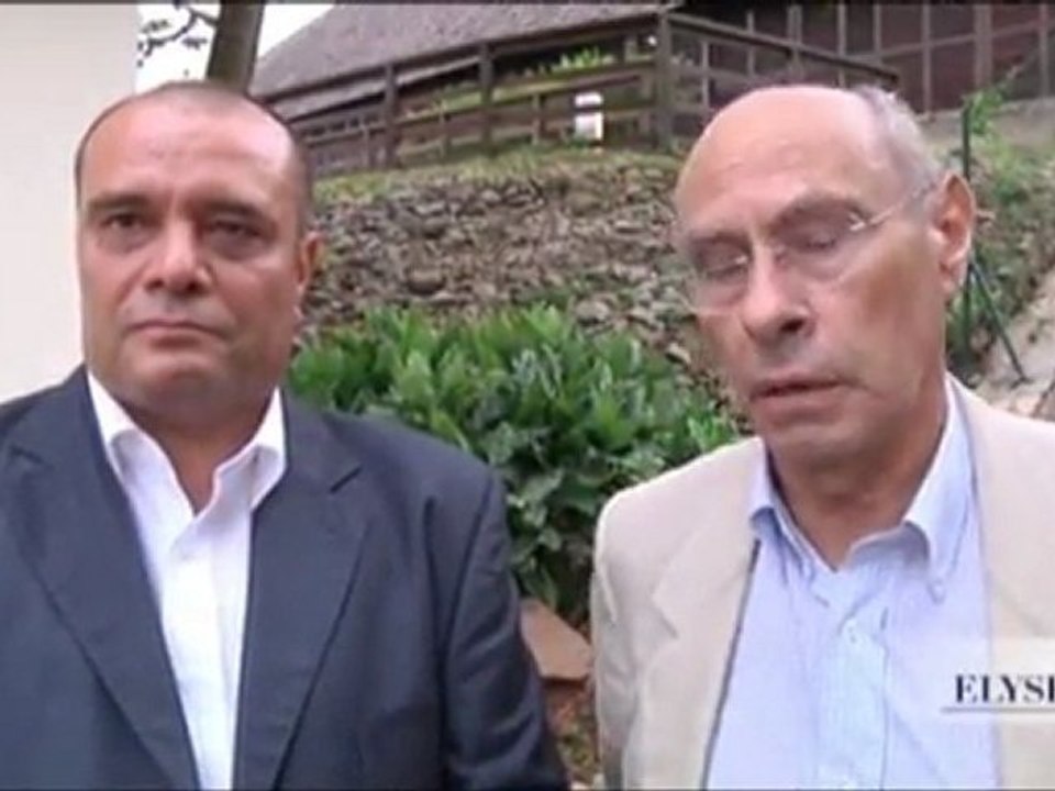 Soldats et gendarmes travaillent pour lutter contre l'orpaillage en Guyane