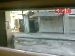 حمص حي القصور الشرطة تضرب المتظاهرين 3-6-2011