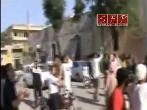 معرة النعمان إزالة الصور المسيئة في جمعة سقوط الشرعية 24 6 2011