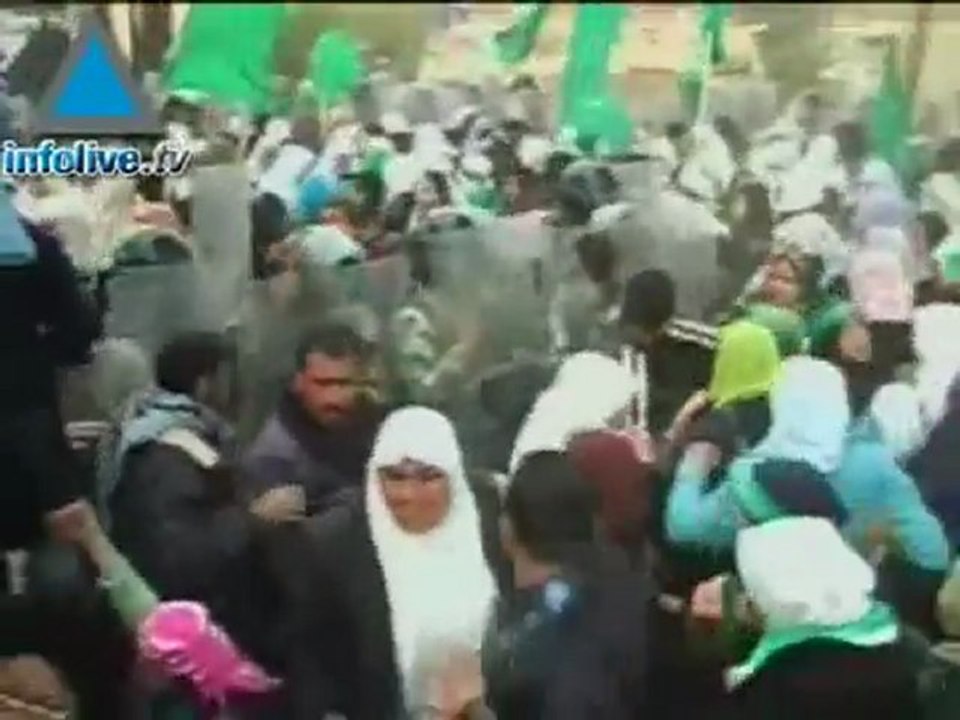 Egyptian Security Forces Beat Back Palestinians Attempting To Break Into Egypt