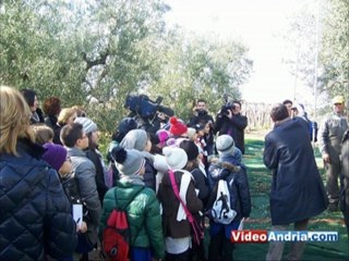 La 3C dell’8 circolo didattico Rosmini in visita presso l'Azienda del Conte Spagnoletti Zeuli