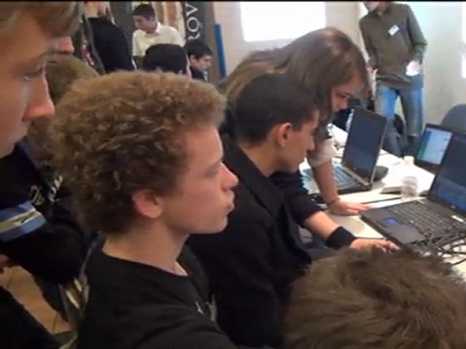 Stand du lycée de l'Emperi au Forum des mathématiques d'Aix-en-Provence