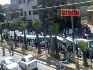 ريف دمشق أهالي عربين وهم يتجهون تجاه زملكا 8-7-2011