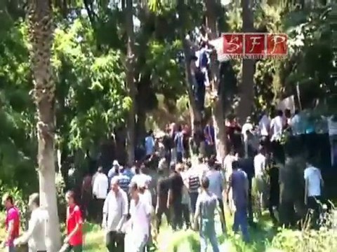 حمص تشييع الشهداء من جامع خالد بن الوليد 19-7-2011