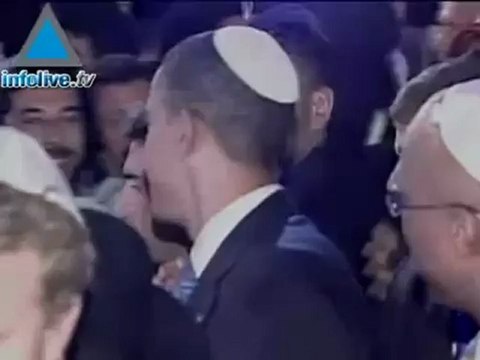 Obama Visits Western Wall And Expresses Love For Israel Befo