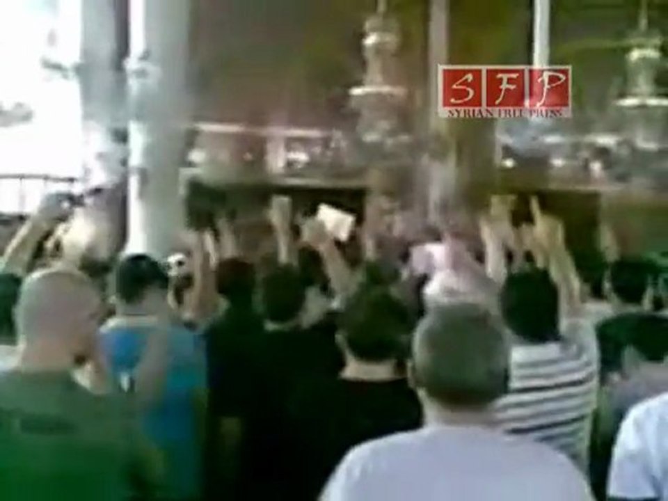 اللاذقية - جامع الرحمن مظاهرات التراويح 6-8-2011