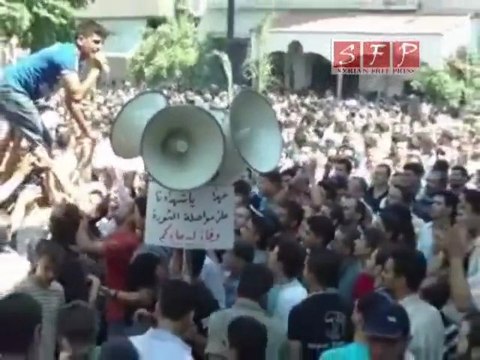 فري برس حمص لحظة خروج الشهداء 3 9 2011