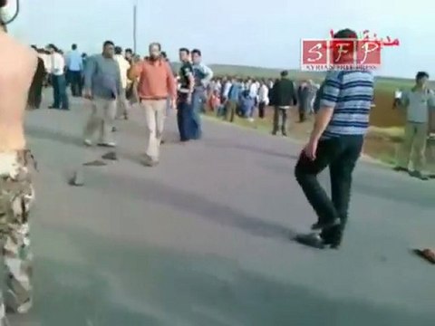 فري برس كلام الشهيد البطل محمد عبد اللطيف العلوه و تحديه للجيش الخائن الذي اختبأ كالجرذان بعد إطلاقه النار على أهل إنخل 1 4 2011