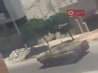 فري برس   الدبابات تطلق النار بغزارة على المساكن 7 9 2011