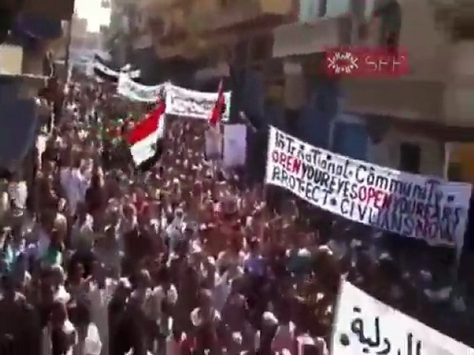 فري برس   إدلب   بنـش مظاهرة حاشدة في جمعة الحماية الدولية 9 9 2011