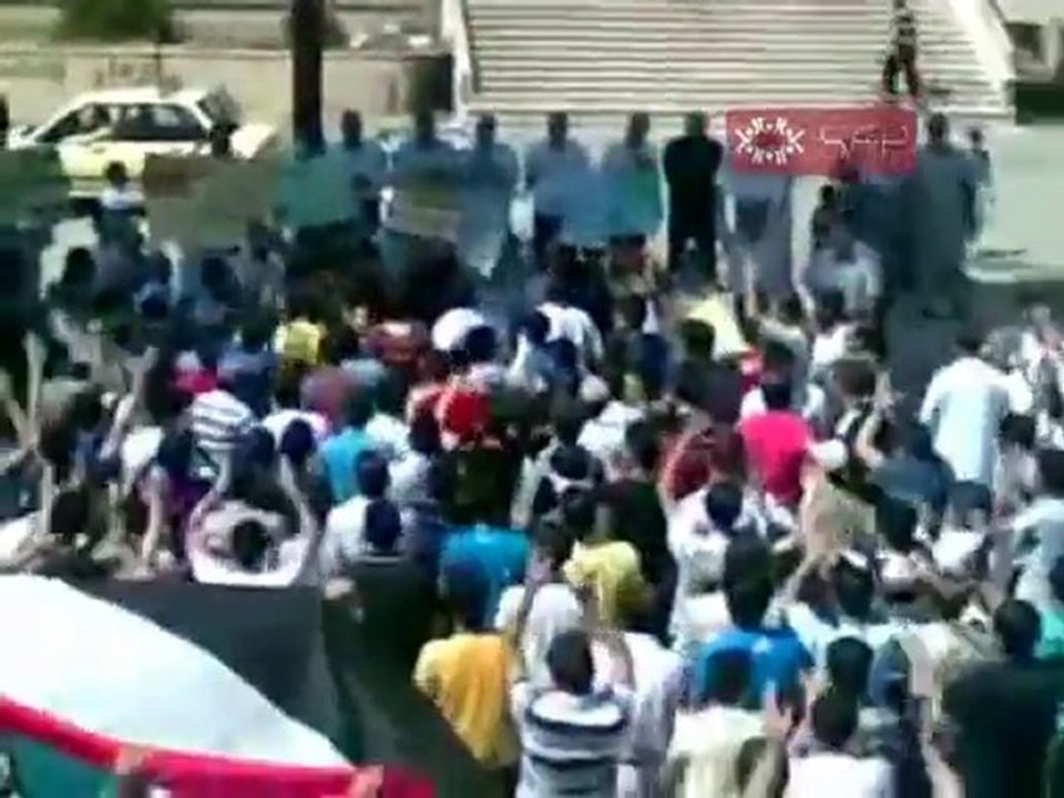 فري برس   حمص   الوعر  جامع الشهداء جمعة الحماية الدولية 9 9 2011