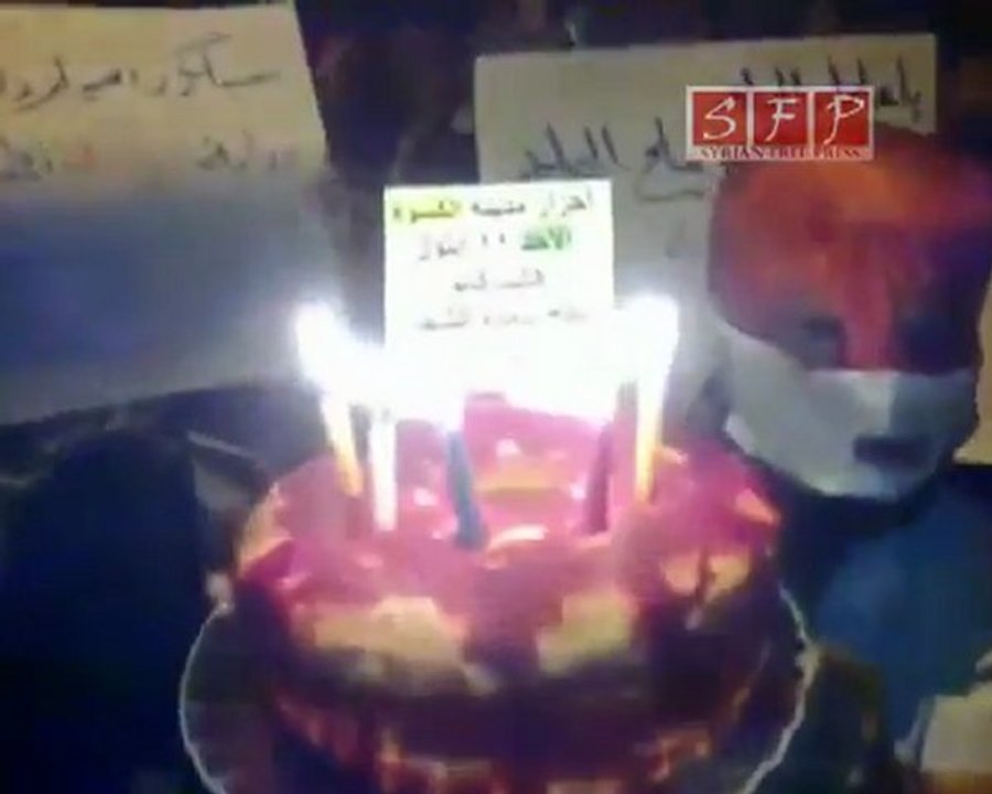 فري برس   الكسوة 11 أيلول حرق العلمين الروسي والصيني مع قالب كاتو ملطخ بدماء الشهداء 11 9 2011