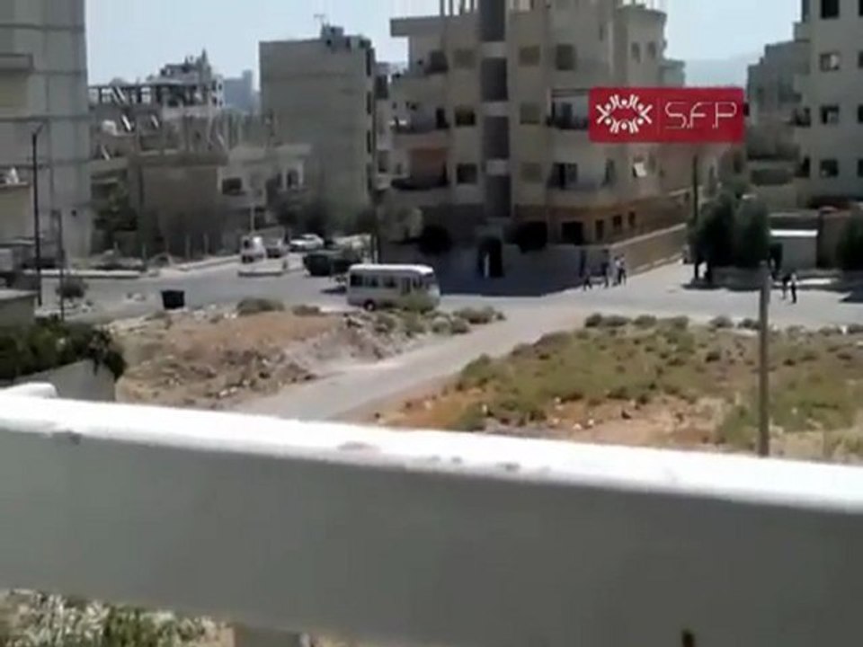 فري برس   الكسوة   اقتحام الدبابات للمدينة صباح اليوم 20 9 2011