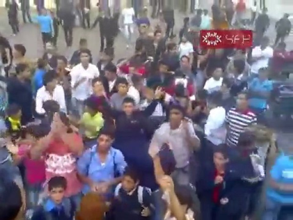 فري برس   داعل مظاهرة طلابية 28 9 2011