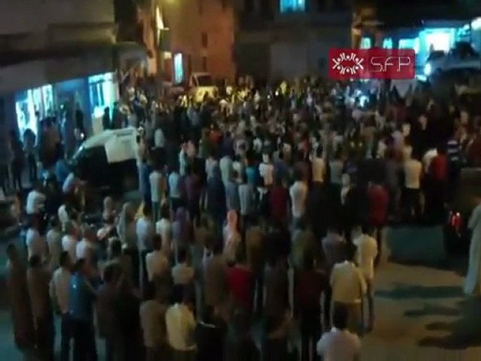 فري برس   إدلب   مسائية معرة مصرين 2 10 2011