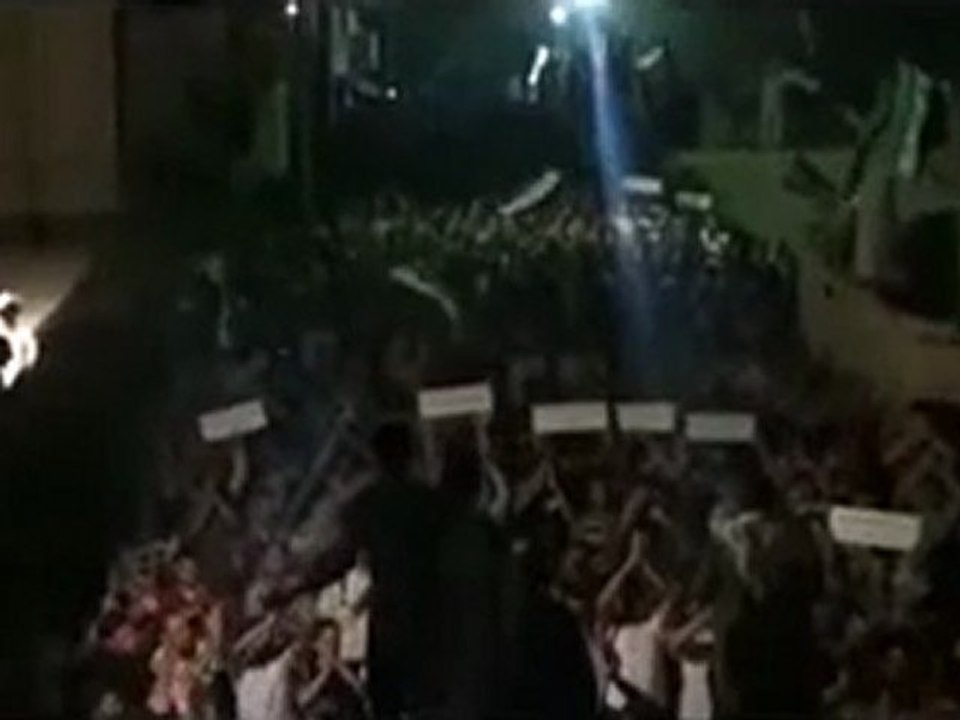 فري برس   حمص   ديربعلبة مظاهرة مسااائية راااائعة منظر جميل 5 10 2011