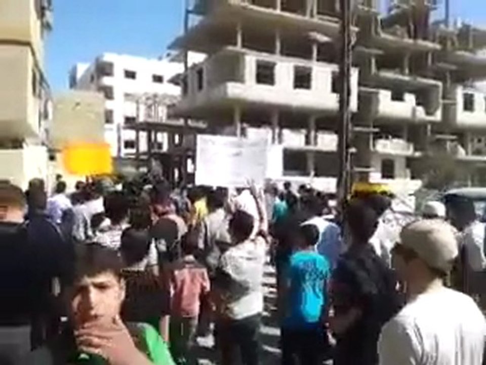 فري برس    ريف دمشق   زملكا   جمعة أحرار الجيش مظاهرات الأحرار 14 10 2011 ج2