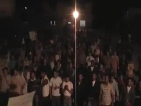 فري برس اهالي ديربعلبة يحيون قناة العربية والأعلام الحر 27 10 2011