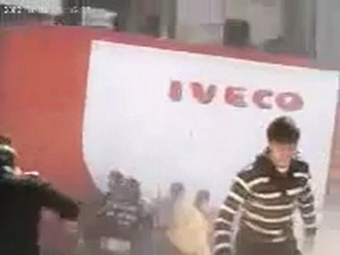 فري برس حلب اطلاق الغاز المسيل للدموع في حي صلاح الدين 28 10 2011 ج1