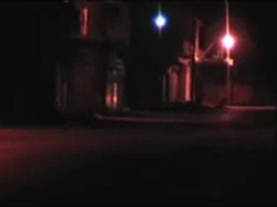 فري برس   حماه كفرزيتا اقتحام عصابات الاسد للمنطقة واطلاق نار على المنازل 30 10 2011