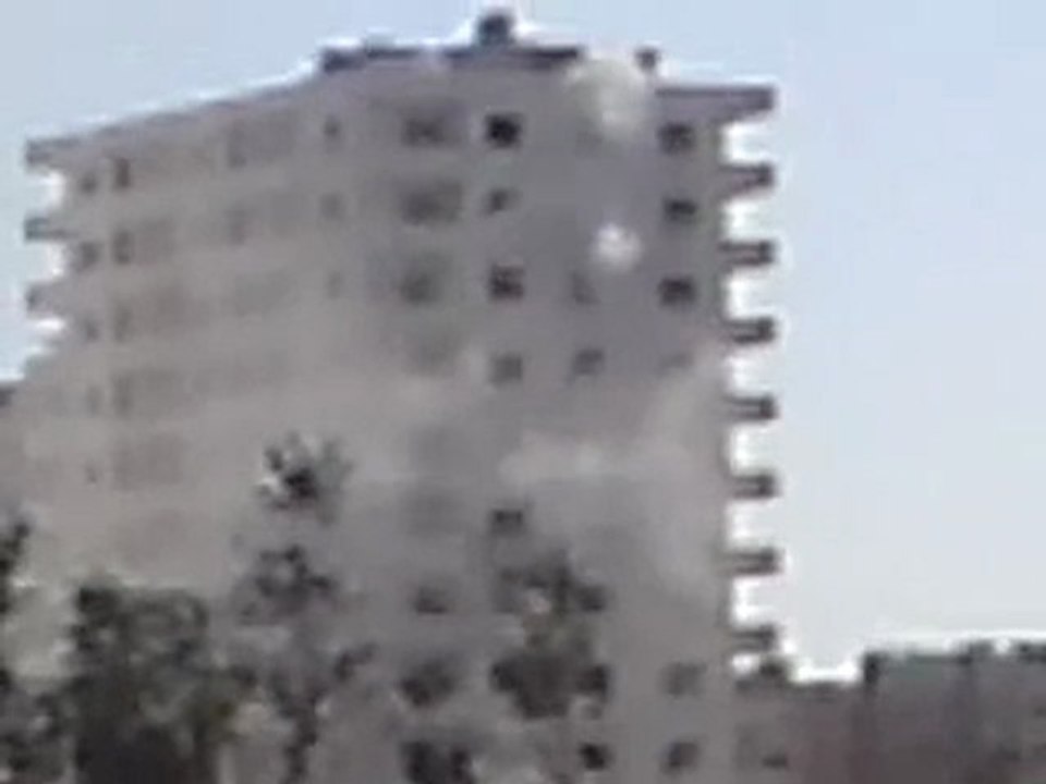 فري برس   قصف باباعمرو بالمدفعية وتدمير المنازل 2 11 2011