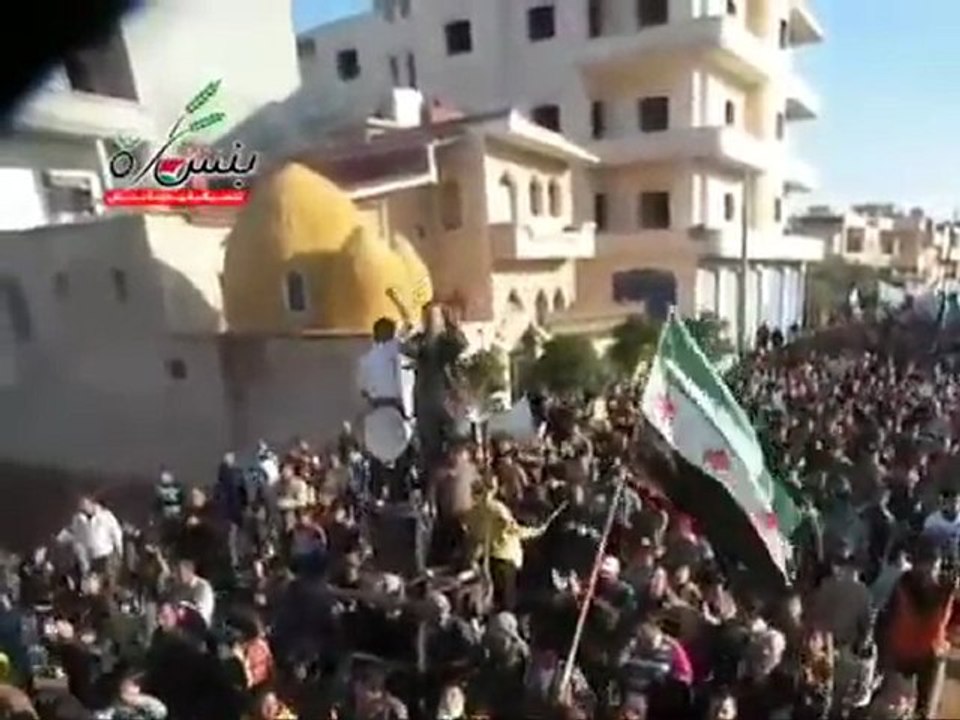 فري برس   إدلب بنش مظاهرة حاشدة أول يوم عيد الأضحى 6 11 2011