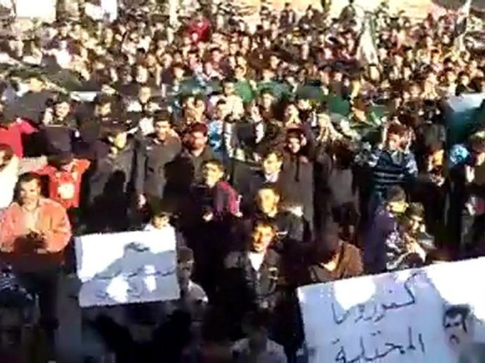 فري برس   ادلب كفروما مظاهرة ثاني ايام العيد 7 11 2011 ج1