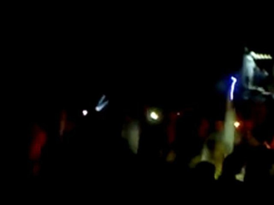 فري برس   حمص الشماس مظاهرة مسائية نصرة لباباعمرو الجريحة 7 11 2001