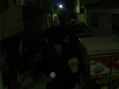 فري برس مسائية حمص باب الدريب حي الوشة يلي بدو يتحدى أهل حمص من قدها 8 11 2011