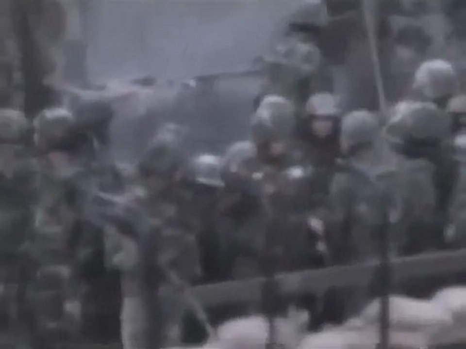 فري برس   ريف دمشق سقبا اقتحام الجيش للمدينة 10 11 2011