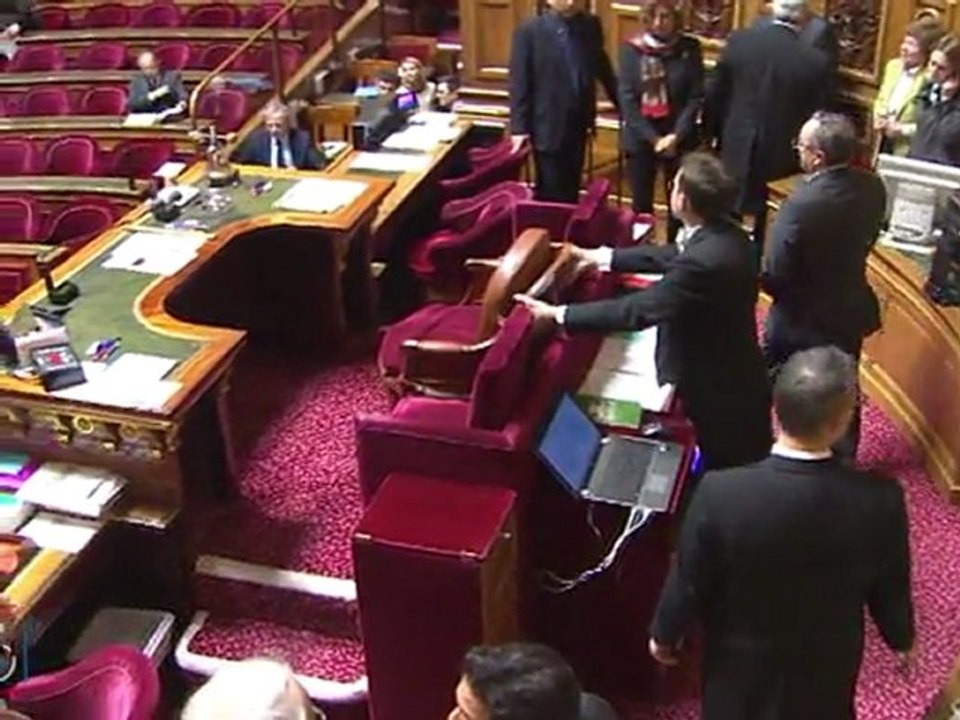 Le Sénat vote la loi contre la négation du génocide arménien