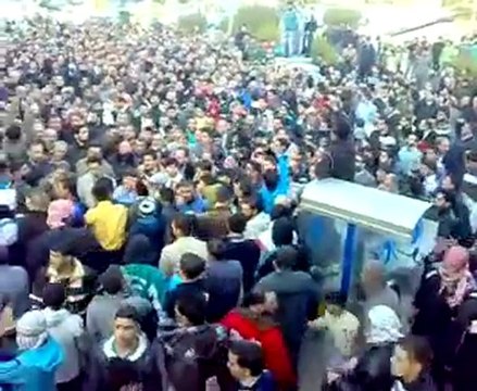 فري برس دير الزور الصلاة على الشهيد محمد ملا عيسى في دوار المدلجي 13 11 2011