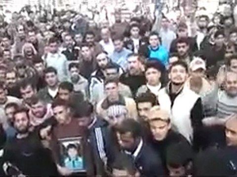 فري برس حي البياضة حمص كلمة البطل الساروت في تشييع الشهداء 15 11 2011