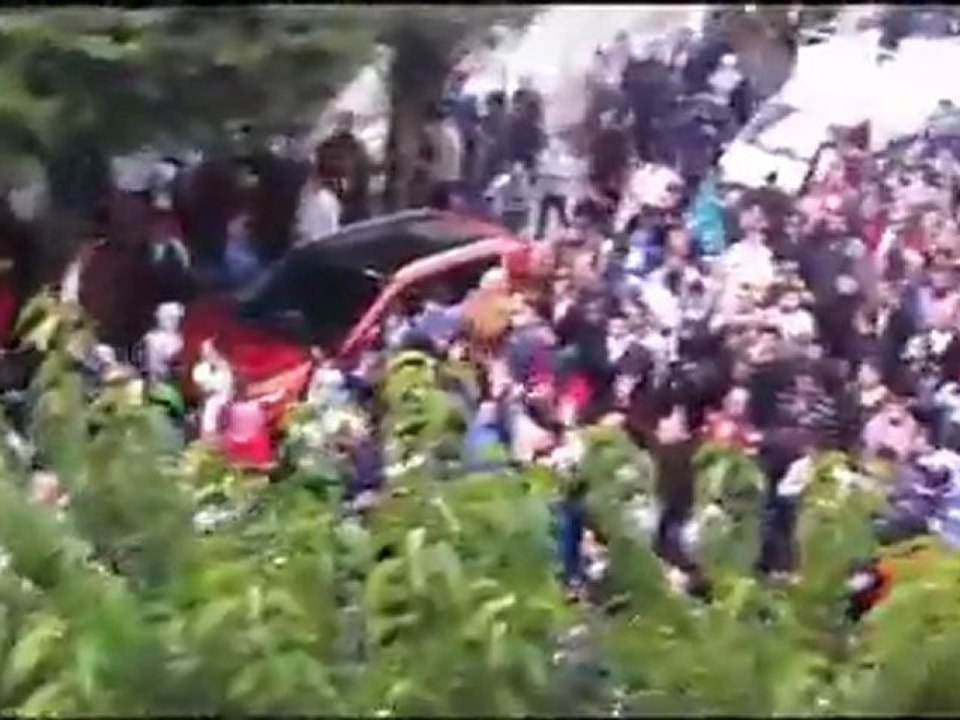 فري برس   مدينة ادلب اعداد هائلة تشييع الشهيد انور الخلف 18 11 2011