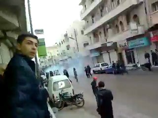 Télécharger la video: فري برس   حلب    الباب  جمعة طرد السفراء 18 11 2011 ج1