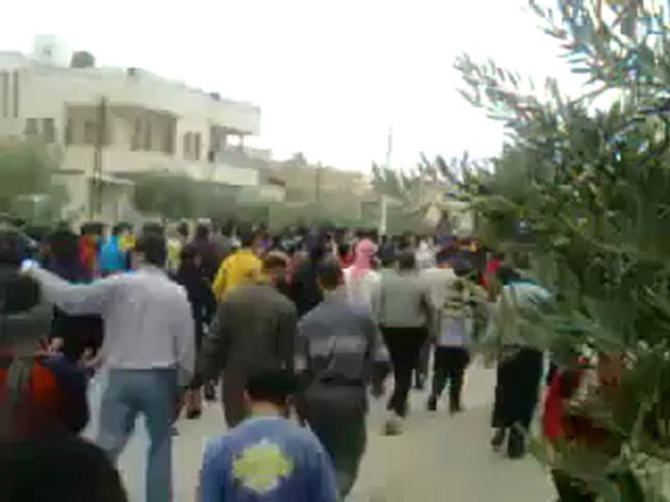 فري برس   حماة   مظاهرة الأربعين  جمعة طرد السفراء 18 11 2011