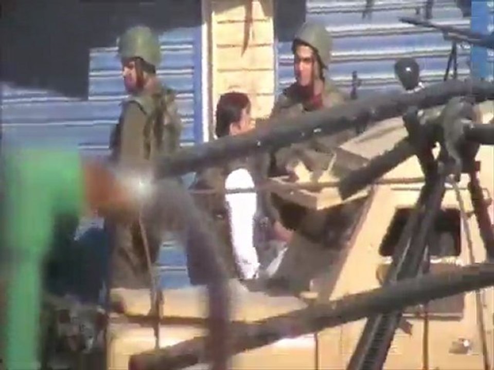 فري برس   ‫حرستا   انتشار الأمن والشبيحة وإهانة الشباب   22 11 2011 ج1