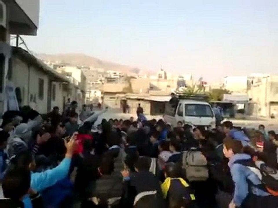 فري برس   دمشق برزة مظاهرة طلابية 24 11 2011 ج3