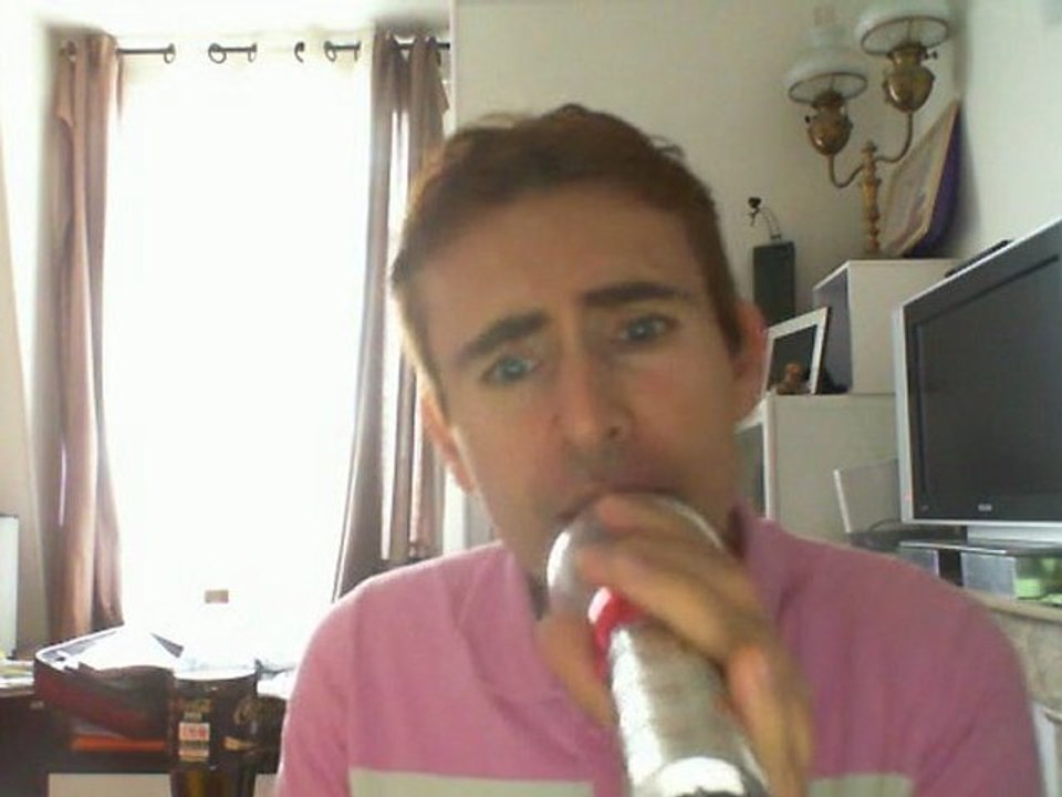 Wiwi égratigne "ordinary angel" de Hue & Cry