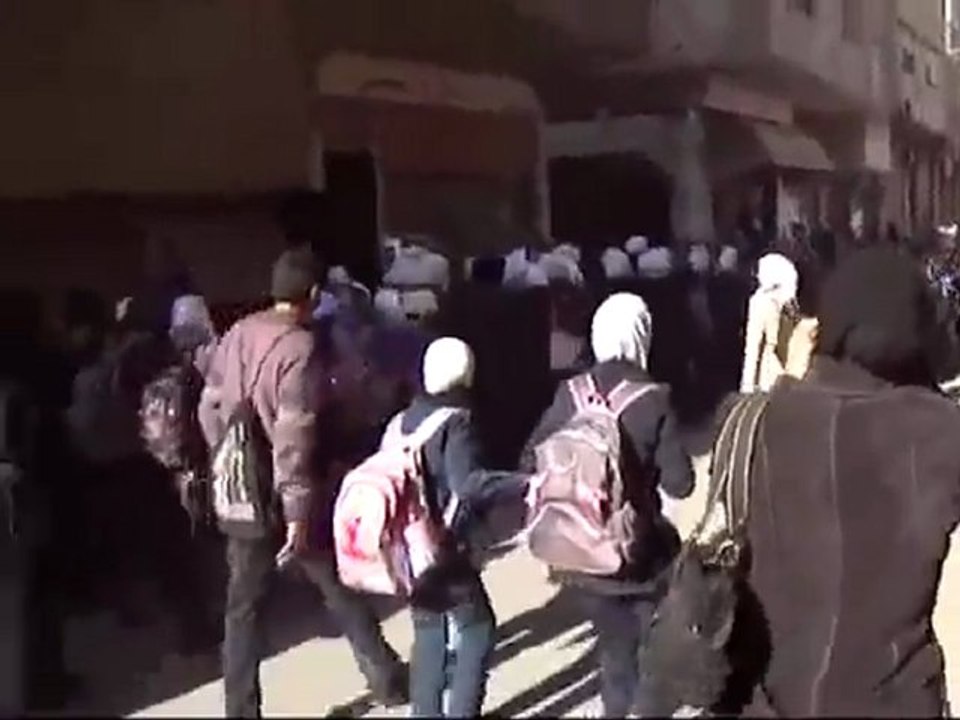 فري برس   ريف دمشق   مدينة سقبا   مظاهرة طلابية مع الحرائر 28 11 2011 ج1