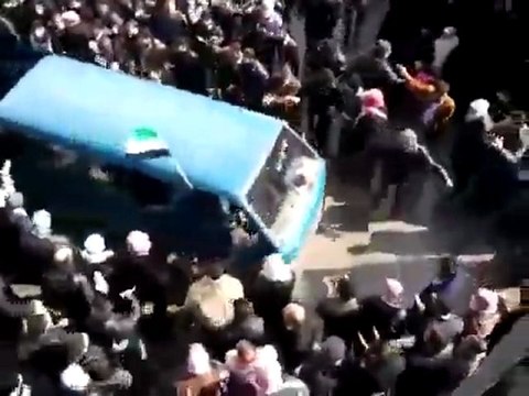 فري برس ريف دمشق دوما مراسم زفاف 12 شهيد بحشود هائله 23 1 2012 جــ1