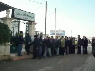 فري برس   ادلب حزانو وفد الطائفة الدرزية يقدم العزاء للشهيد 23 1 2012