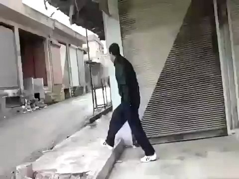 فري برس ادلب معرة النعمان اضراب شامل حدادا على شهدائها الذين سقطو في مجزرة ادلب 23 1 2012 ج1