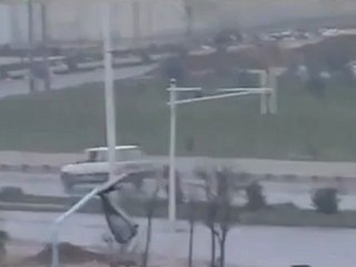 فري برس   حماة   دخول تعزيزات أمنيه لحماة من دوار الفيلات 24 1 2012