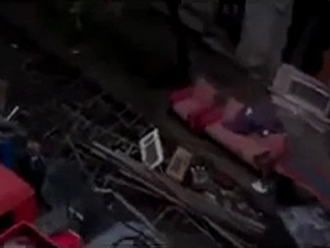 فري برس حمص باب تدمر انتشال الشهداء من تحت الانقاض 24 1 2012