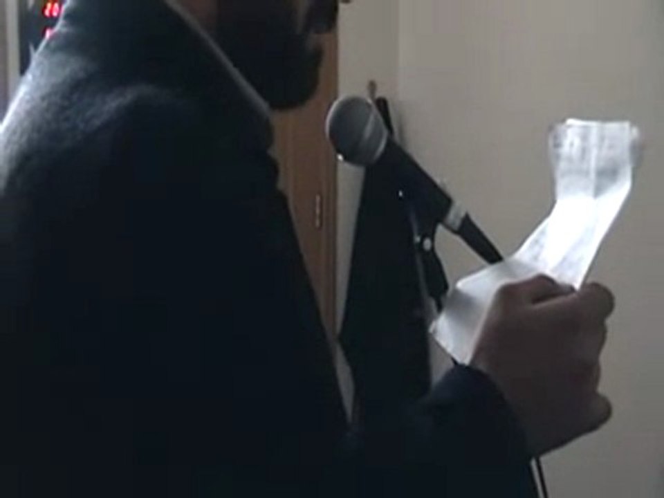 فري برس   حمص باب تدمر اذان الشيخ على الشهداء الذين سقطوا تحت الأنقاض 24 1 2012