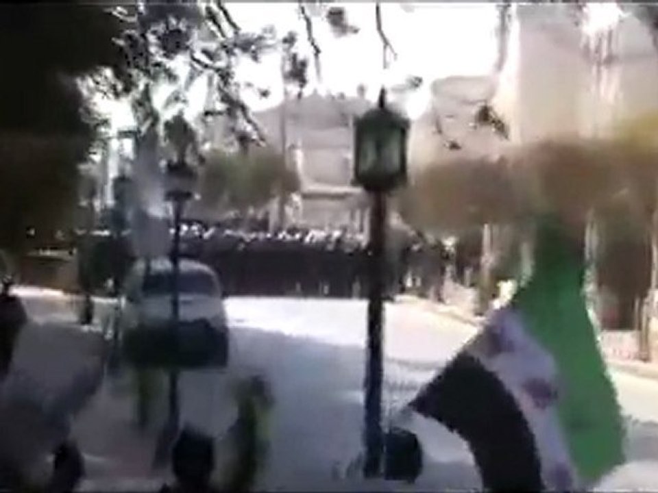 فري برس   مدينة ادلب انتشار القناصة والشبيحة 30 11 2011 ج3