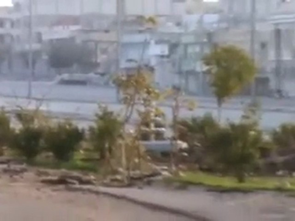 فري برس   الاليات العسكرية على شارع الستين حمص ديربعلبة 30 11 2011