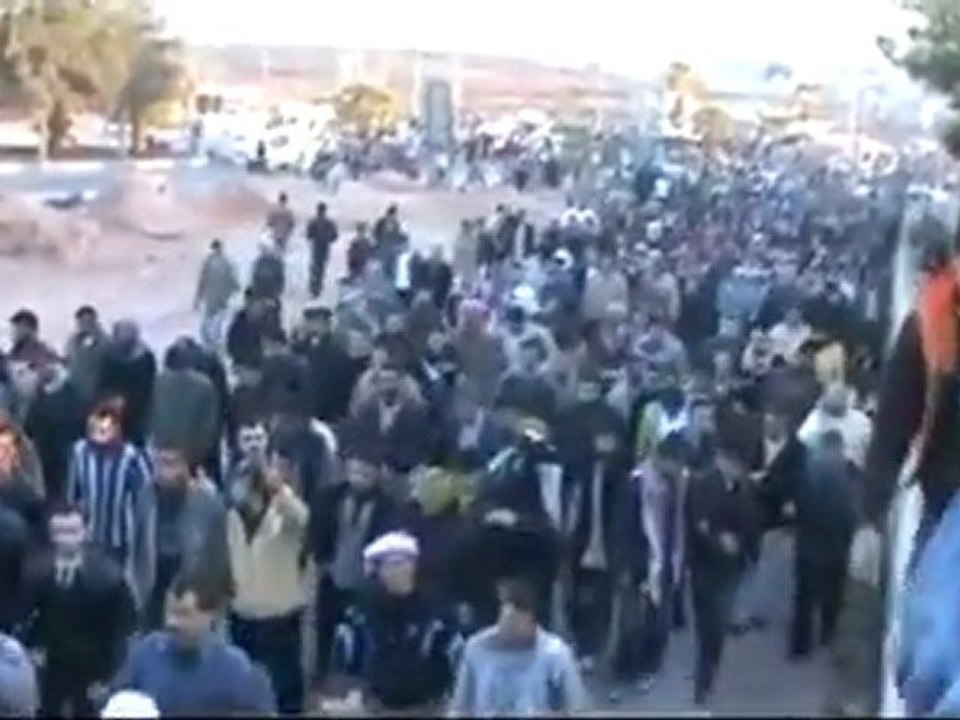 فري برس   مدينة ادلب تشييع الشهيدين 30 11 2011