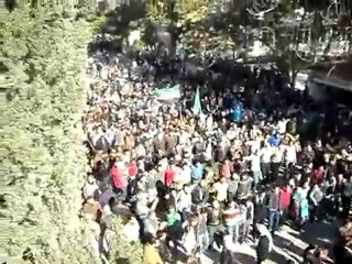 فري برس   مدينة ادلب مظاهرة وتحدي لرجال الامن 30 11 2011